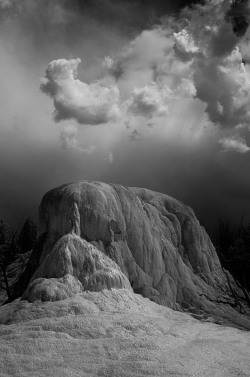 538f083f91eb0-yellowstone-ir